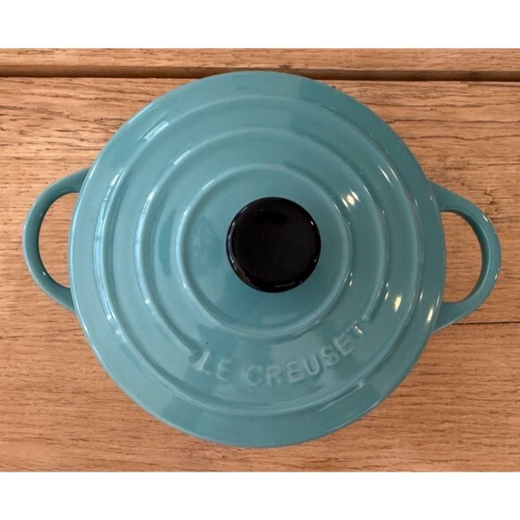 Le Creuset Stoneware Mini Round Cocotte with Lid 24 Oz 14 cm Turquoise Blue NEW - Picture 3 of 15